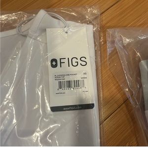 NWT Catarina one pocket scrub top size XS